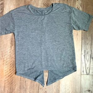 Gap fit striped t shirt stretchy open back grey size small